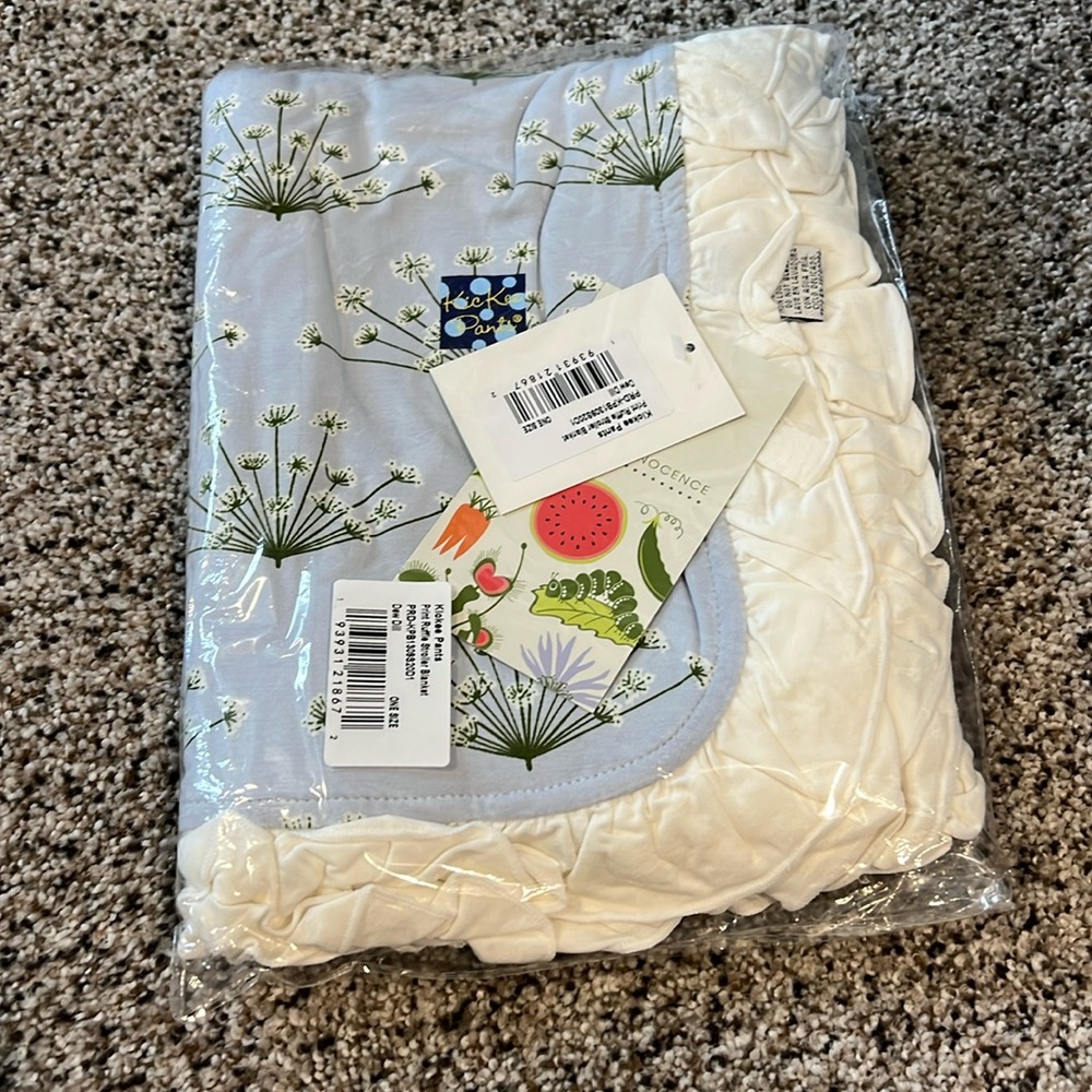 NIB kickee pants ruffle stroller blanket in Dew Dill.